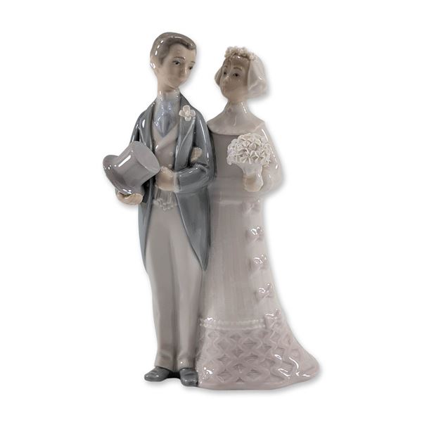 Lladro Glazed Porcelain Wedding Couple Figurine 1004808