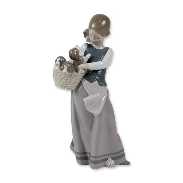 Lladro Porcelain Figurine, Girl with Puppies 1001311