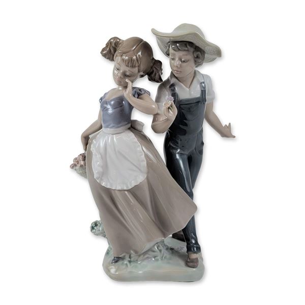 Lladro Porcelain Figurine, Love In Bloom 1005292