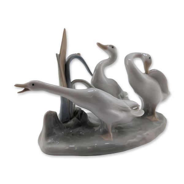 Lladro Spanish Glazed Porcelain Geese Group 01004549