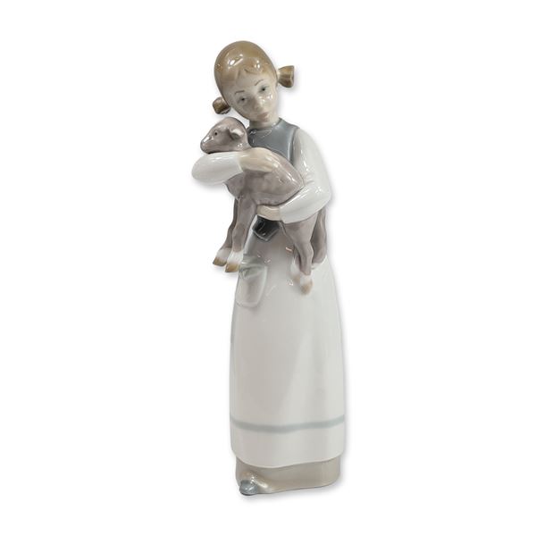 Lladro Porcelain Figurine Girl with Lamb 1010