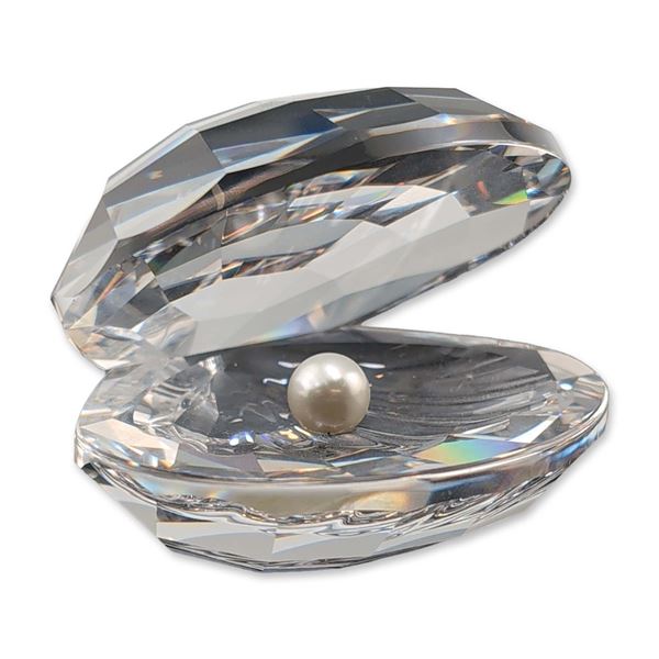 Swarovski Crystal Oyster Shell with Pearl Figurine