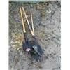 Image 1 : (3) SHOVELS