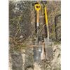 Image 1 : shovels