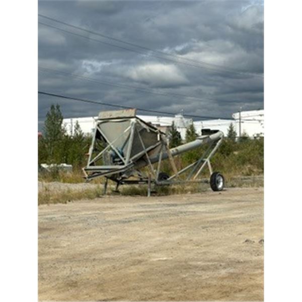 Cement hopper on wheelers