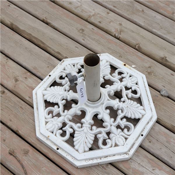 Octagonal White Cast Iron Patio Umbrella Stand with Openwork Foliage Motif, Likely Late 20th/Early 2