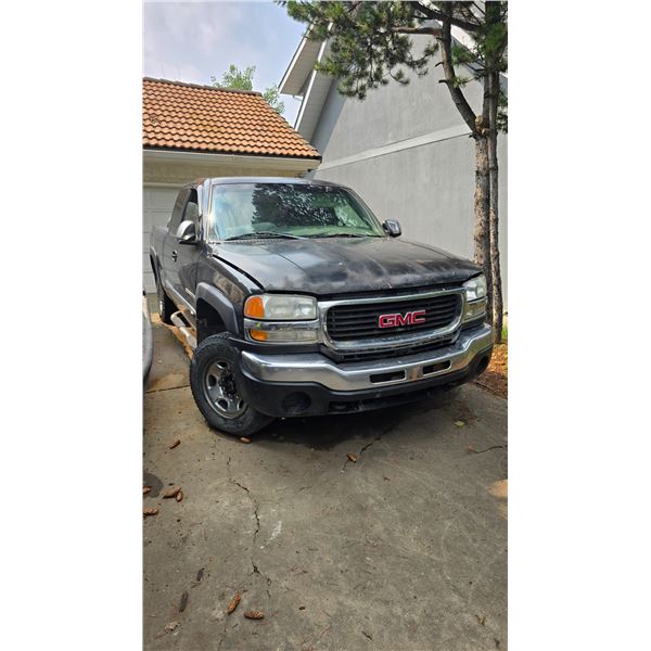 2004 GMC Sierra 2500 HD Crew Cab 4x4 Pickup – As-Is, Parts/Project