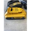 Image 4 : DEWALT LASER LEVEL IN CASE W/ BATTERY AND BATTERY CHARGER