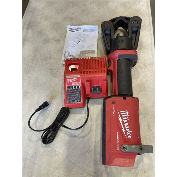 MILWAUKEE BRUSHLESS HYDRAUKLIC PRESS W/ BATTERY CHARGER - WORKING, NO BATTERY
