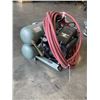 Image 3 : HITACHI AIR COMPRESSOR W/ HOSE - WORKING