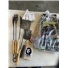 Image 4 : VINTAGE POPCORN POT, BBQ TOOLS, BUG DOOR-SCREEN  AND HAND SANTIZER