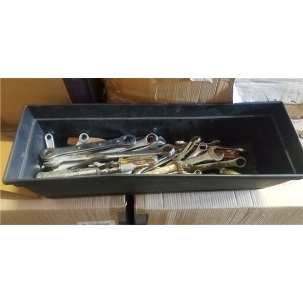 TRAY OF HAND TOOLS