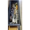 Image 2 : TRAY OF HAND TOOLS