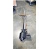 Image 1 : 4 GARDENING TOOLS