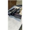 Image 4 : 4 GARDENING TOOLS