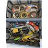 Image 1 : 2 TRAYS OF TOOLS AND VARIOUS GRINDING/POLISHING DISCS