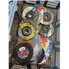 Image 3 : 2 TRAYS OF TOOLS AND VARIOUS GRINDING/POLISHING DISCS