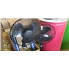 Image 4 : 2 BLACK FLOOR FANS