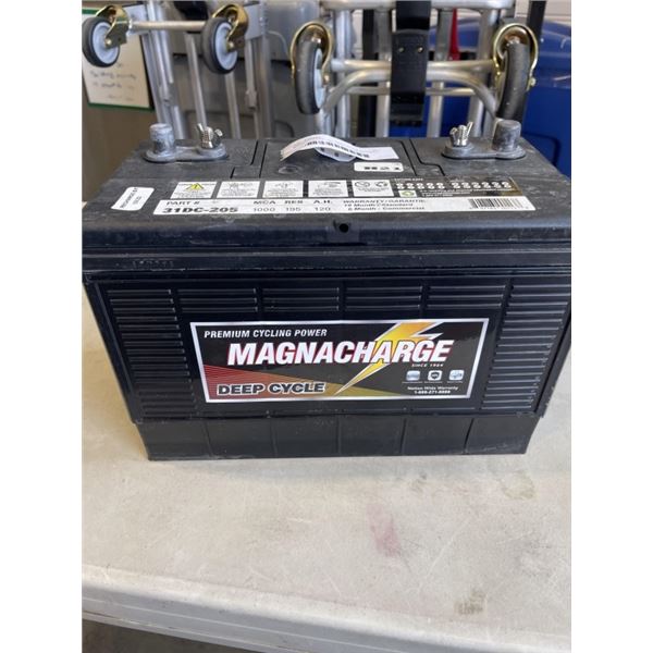 MAGNACHARGE 12V DEEP CYCLE BATTERY, CHARGED