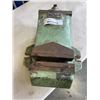 Image 1 : LARGE HEAVY BENCH VICE