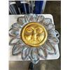 Image 4 : 2 METAL PLANT STANDS AND SUN WALL DECOR
