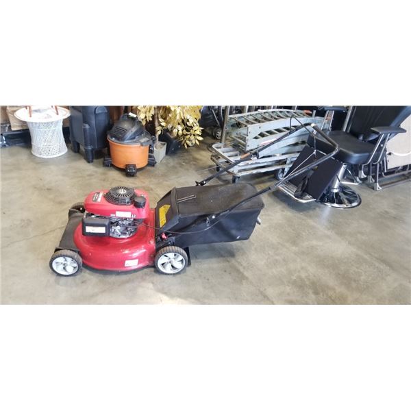 TROY-BILT GAS PUSH MOWER. WORKING