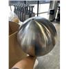 Image 5 : 4 LARGE STEEL FOUNTAIN BALLS