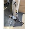 Image 1 : HITCH MOUNT VEHICLE TOW BAR