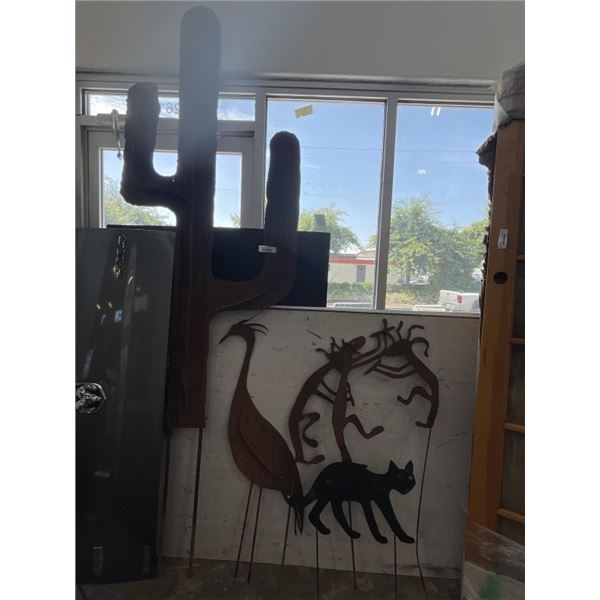 LARGE CACTUS YARD STAKE ORNAMENT AND ASSORTED ANIMALS