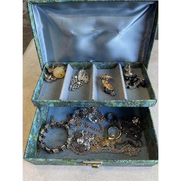 JEWELLERY BOX FULL OF ASORTED ESTATE AND COSTUME JEWELLERY