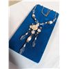 Image 1 : VINTAGE LUCITE AND GLASS BEADS NECKLACE