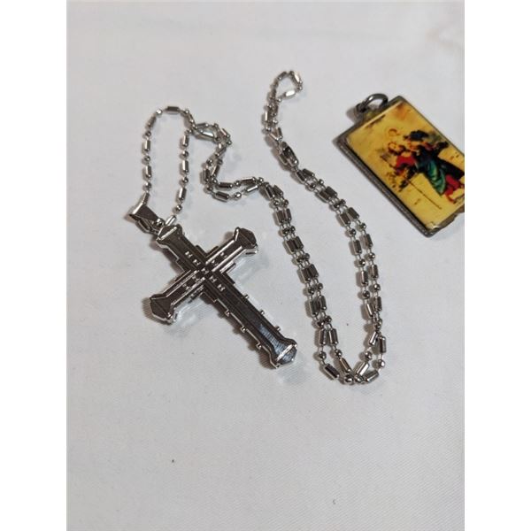 2 CROSS PENDANTS W/ CHAIN NECKLACE AND 2 RELIGIOUS PENDANTS