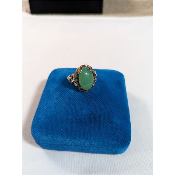 VINTAGE STERLING SILVER AND 10K GOLD GREEN STONE RING, SIZE 5.5