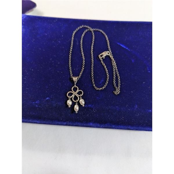 VINTAGE 925 STERLING SILVER CHAIN AND ERAL PEARLS PENDANT NECKLACE