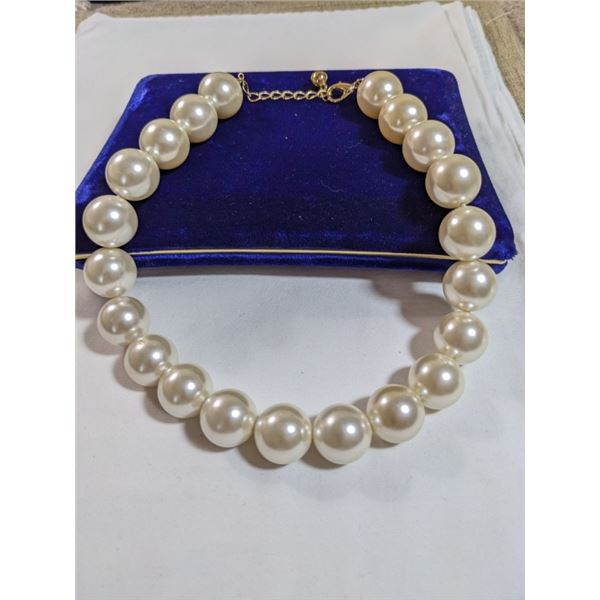 EXTRA LARGE PEARLS CHOKER NECKLACE