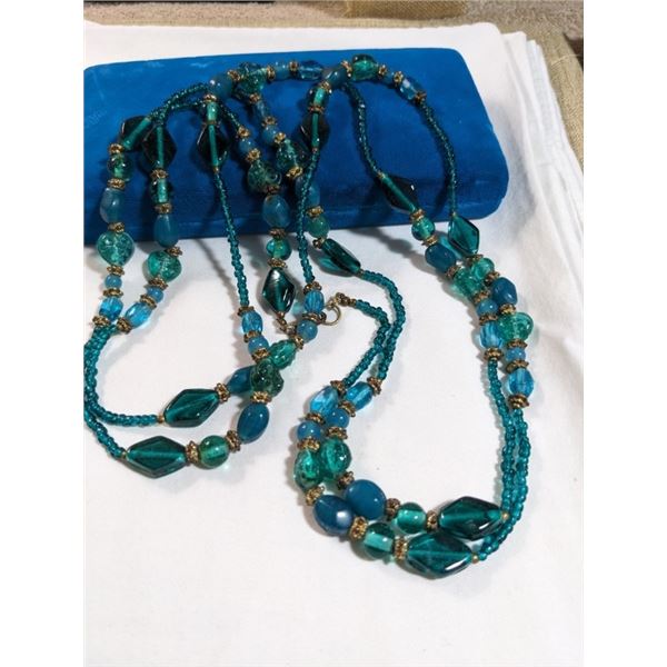 VINTAGE DOUBLE LENGTH OF GREEN GLASS BEADS NECKLACE