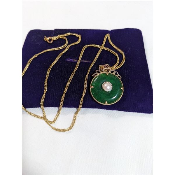 VINTAGE GREEN JADE PENDANT W/ CHAIN NECKLACE