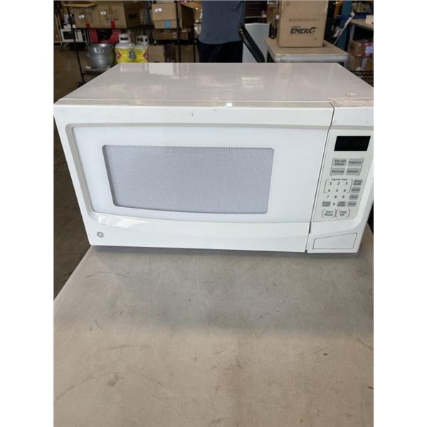 WHITE MICROWAVE. WORKING. MODEL JES1145WTCT