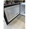 Image 3 : WHITE MICROWAVE. WORKING. MODEL JES1145WTCT