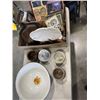 Image 1 : TRAY OF VINTAGE COLLECTIBLES