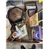 Image 2 : TRAY OF VINTAGE COLLECTIBLES