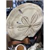 Image 4 : TRAY OF VINTAGE COLLECTIBLES