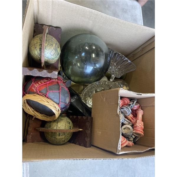 BOX OF HOME DECOR ITEMS INCLUDING CHESS PIECES, MINIATURE GLOBES