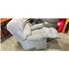 Image 3 : FABRIC RECLINER CHAIR