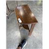 Image 3 : 2 VINTAGE D TABLES
