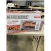 Image 2 : BLACK AND DECKER 4 SLICE AIR FRYER TOASTER OVEN - TESTED WORKING, RETAIL $179