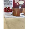 Image 3 : 2 STUDIO DRINKWARE 2,2 G GLASS DRINK DISPENSER WITH ACACIA WOOD STAND
