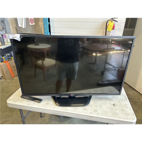 42" LG TV. MODEL 42LN5700-UH
