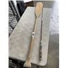 Image 1 : VINTAGE PADDLE AND FISHING ROD