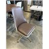 Image 4 : VINTAGE OVAL TABLE AND 4 SWIVEL CHAIRS